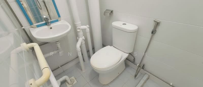 407 Sin Ming Avenue, 407 Sin Ming Avenue, 3 Bedrooms, 904 sqft, HDB Flat For Rent, by Renu Mahesh, 500108724 - Bathroom - PropertyGuru.com.sg