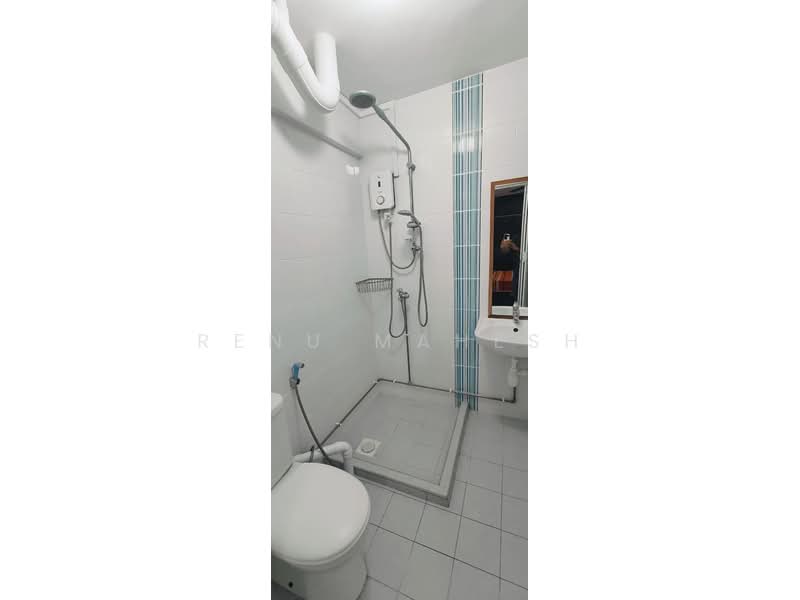 407 Sin Ming Avenue, 407 Sin Ming Avenue, 3 Bedrooms, 904 sqft, HDB Flat For Rent, by Renu Mahesh, 500108724 - Bathroom - PropertyGuru.com.sg