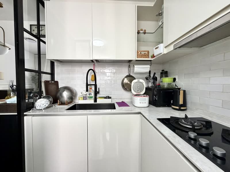 Lakeville, 11 Jurong Lake Link, 4 Bedrooms, 1,270 sqft, Condominium For Rent, by Kelvin Sin, 500108731 - Kitchen - PropertyGuru.com.sg