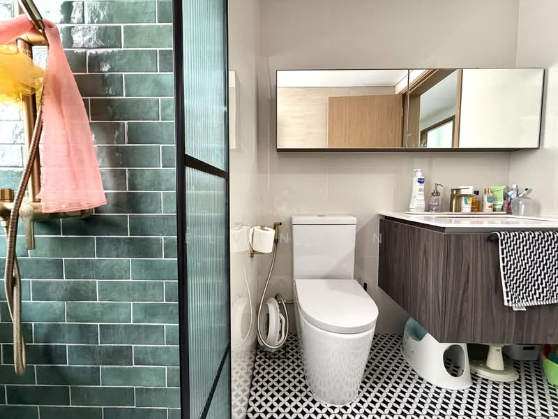 Lakeville, 11 Jurong Lake Link, 4 Bedrooms, 1,270 sqft, Condominium For Rent, by Kelvin Sin, 500108731 - Bathroom - PropertyGuru.com.sg