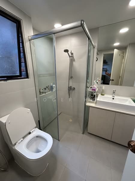 Nassim Mansion, 40 Nassim Hill, 4 Bedrooms, 3,500 sqft, Apartment For Sale, by Roger Ho, 500108764 - Bathroom - PropertyGuru.com.sg