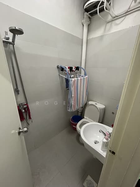 Nassim Mansion, 40 Nassim Hill, 4 Bedrooms, 3,500 sqft, Apartment For Sale, by Roger Ho, 500108764 - Bathroom - PropertyGuru.com.sg