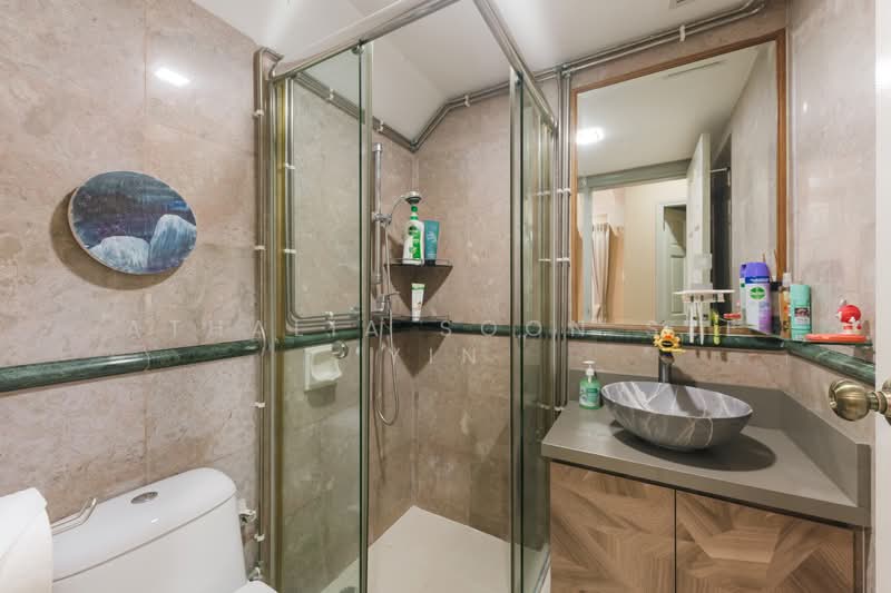 Burgundy Hill, Burgundy Rise, 5 Bedrooms, 3,165 sqft, Semi-Detached House For Sale, by Athalia Soon Sze Yin, 500108776 - Bathroom - PropertyGuru.com.sg