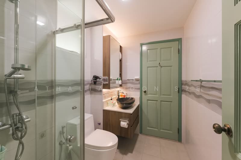 Burgundy Hill, Burgundy Rise, 5 Bedrooms, 3,165 sqft, Semi-Detached House For Sale, by Athalia Soon Sze Yin, 500108776 - Bathroom - PropertyGuru.com.sg