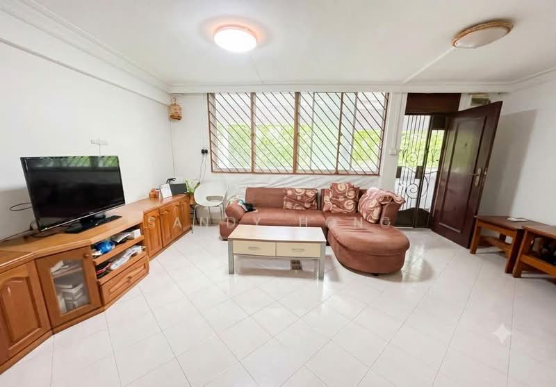 511 Bukit Batok Street 52, 511 Bukit Batok Street 52, 3 Bedrooms, 904 sqft, HDB Flat For Sale, by Sandy Hong, 500108781 - Living Room - PropertyGuru.com.sg