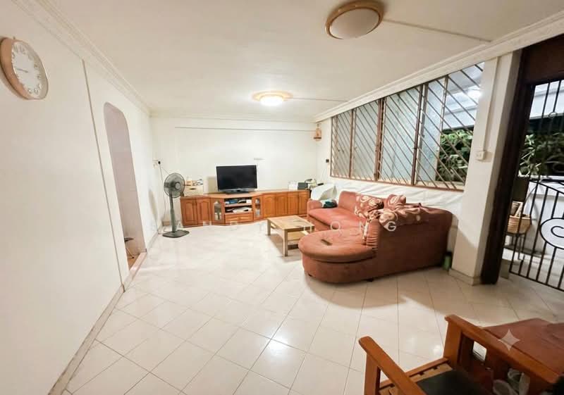 511 Bukit Batok Street 52, 511 Bukit Batok Street 52, 3 Bedrooms, 904 sqft, HDB Flat For Sale, by Sandy Hong, 500108781 - Living Room - PropertyGuru.com.sg