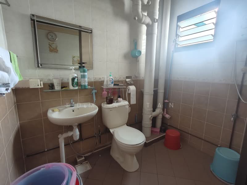617 Jurong West Street 65, 617 Jurong West Street 65, 2 Bedrooms, 797 sqft, HDB Flat For Rent, by Edmund Tan, 500108783 - Bathroom - PropertyGuru.com.sg
