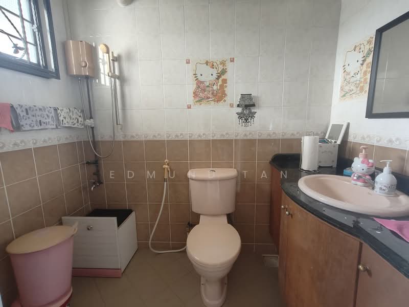 617 Jurong West Street 65, 617 Jurong West Street 65, 2 Bedrooms, 797 sqft, HDB Flat For Rent, by Edmund Tan, 500108783 - Bathroom - PropertyGuru.com.sg