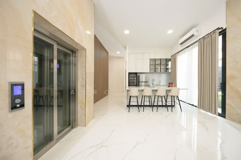 Serangoon Garden Estate, Chartwell Drive, 8 Bedrooms, 9,600 sqft, Semi-Detached House For Sale, by Aaron Yeo, 500108807 - Kitchen - PropertyGuru.com.sg