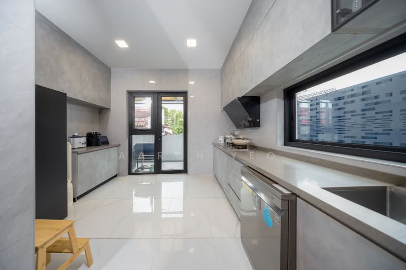 Serangoon Garden Estate, Chartwell Drive, 8 Bedrooms, 9,600 sqft, Semi-Detached House For Sale, by Aaron Yeo, 500108807 - Kitchen - PropertyGuru.com.sg
