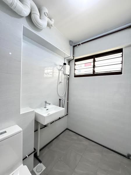 477 Pasir Ris Drive 6, 477 Pasir Ris Drive 6, Room Rental, 200 sqft, HDB Flat For Rent, by Marc Goh 吴膺武, 500108821 - Bathroom - PropertyGuru.com.sg