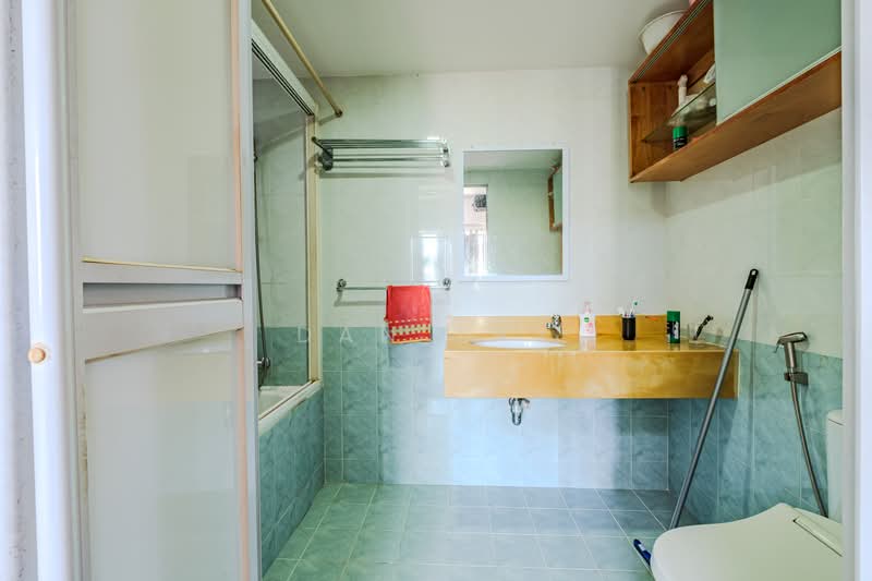 Mendon Spring, 198 Pasir Panjang Road, 3 Bedrooms, 1,055 sqft, Condominium For Sale, by Dan Tay, 500108822 - Bathroom - PropertyGuru.com.sg