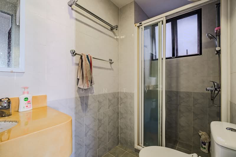 Mendon Spring, 198 Pasir Panjang Road, 3 Bedrooms, 1,055 sqft, Condominium For Sale, by Dan Tay, 500108822 - Bathroom - PropertyGuru.com.sg