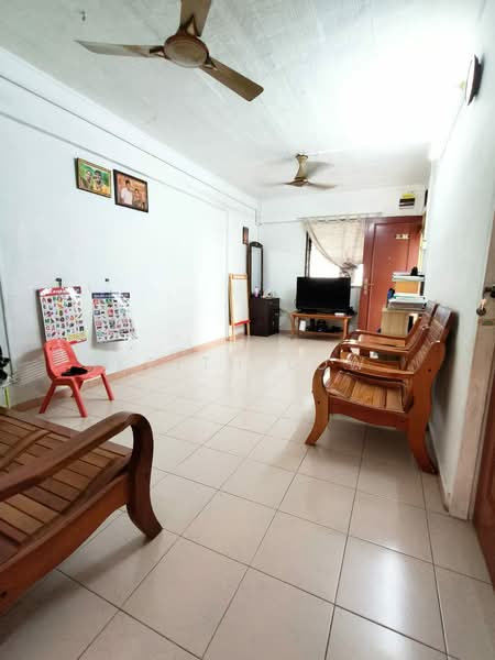 229 Bukit Batok East Avenue 3, 229 Bukit Batok East Avenue 3, 2 Bedrooms, 721 sqft, HDB Flat For Sale, by Keith Low, 500108824 - Living Room - PropertyGuru.com.sg