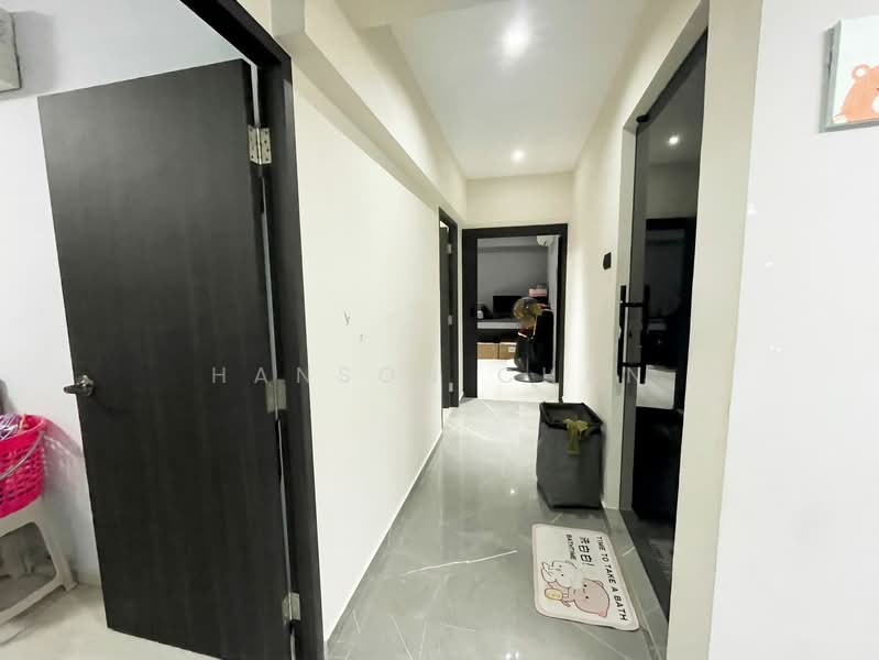 681A Jurong West Central 1, 681A Jurong West Central 1, 4 Bedrooms, 1,452 sqft, HDB Flat For Sale, by Hanson Chan, 500108844 - Corridor - PropertyGuru.com.sg