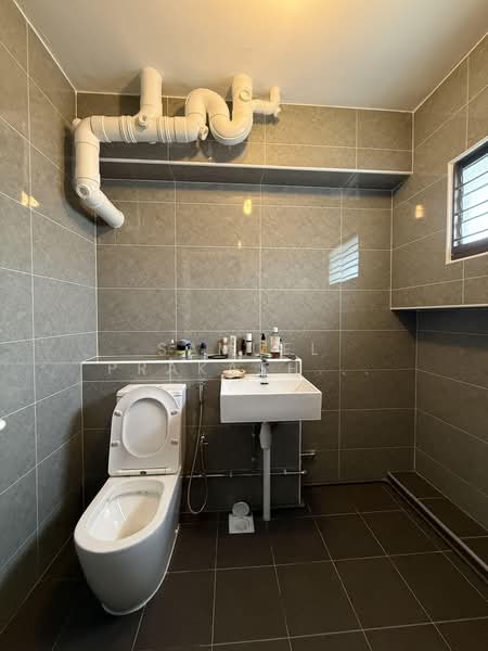 848 Jurong West Street 81, 848 Jurong West Street 81, Boon Lay / Jurong / Tuas, 3 Bedrooms, 1,162 sqft, HDB Flat For Sale, by Samuel Prakash S/O Joseph Asirvatham, 500108855 - Bathroom - PropertyGuru.com.sg