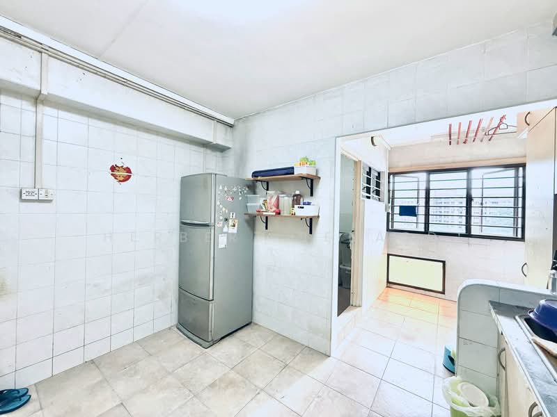 364 Tampines Street 34, 364 Tampines Street 34, 3 Bedrooms, 1,302 sqft, HDB Flat For Sale, by Herbert Benard, 500108864 - Kitchen - PropertyGuru.com.sg