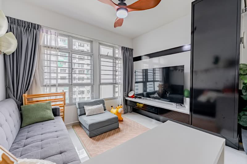 414B Fernvale Link, 414B Fernvale Link, 2 Bedrooms, 732 sqft, HDB Flat For Sale, by Elaine Tay, 500108877 - Living Room - PropertyGuru.com.sg