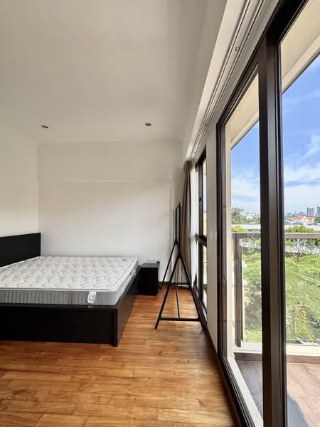 Eleven @ Holland, 11 Holland Link, 5 Bedrooms, 3,735 sqft, Cluster House For Sale, by Carrie Chin, 500108880 - PropertyGuru.com.sg