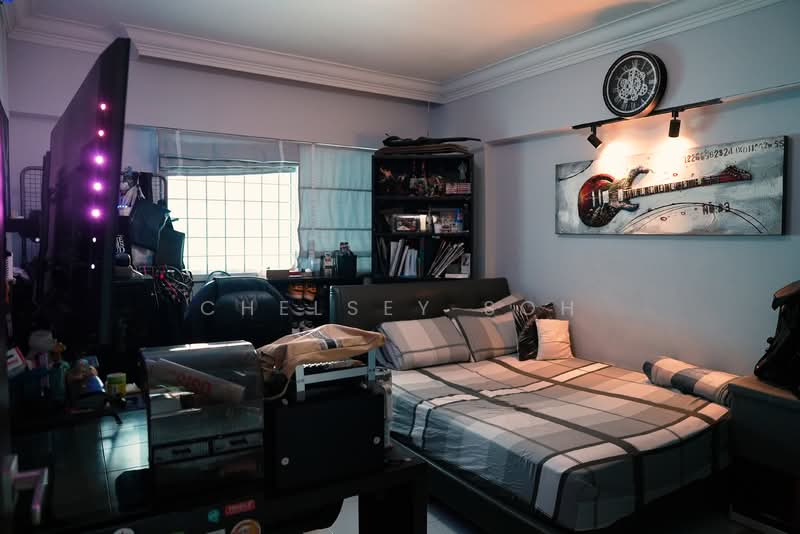 CHEAPEST TOP FLOOR 4-ROOM WITH PRIVATE RECESS IN TAMPINES, <750M TO SIMEI MRT. 10 MINS TO AIRPORT !, , 3 Bedrooms, 1,174 sqft, HDB Flat For Sale, by Chelsey Soh, 500108883 - Bedroom - PropertyGuru.com.sg