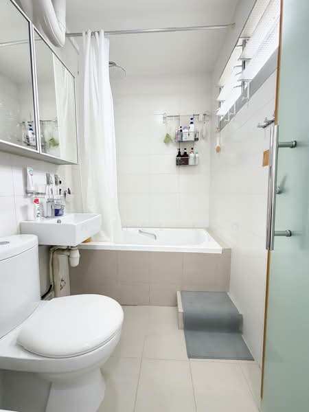 337 Woodlands Avenue 1, 337 Woodlands Avenue 1, 3 Bedrooms, 1,119 sqft, HDB Flat For Sale, by Rachel Koo, 500108893 - Bathroom - PropertyGuru.com.sg