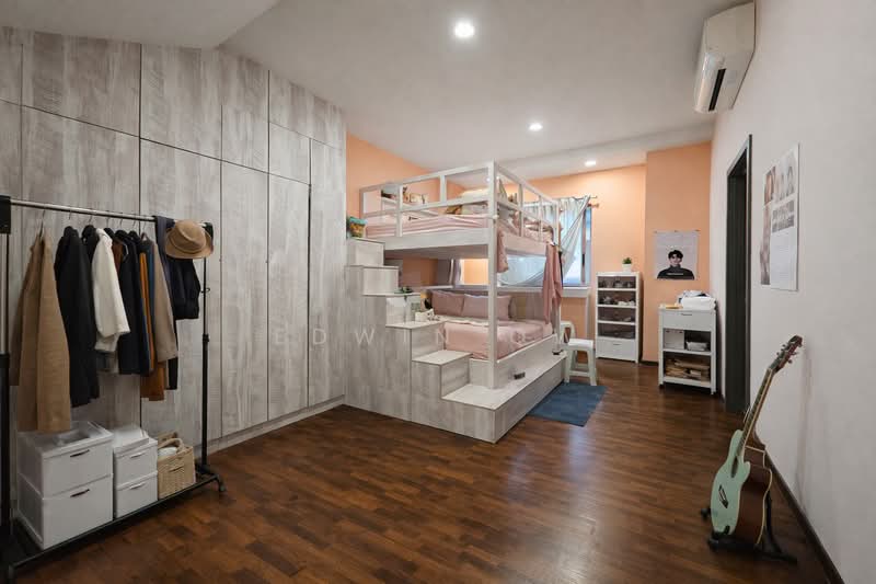 1KM TAO NAN SCH ! 3 STRY SEMI DETACHED ! SUPER CONVENIENT LOCATION, EAST COAST RD / TELOK KURAU / MARINE PARADE, 4 Bedrooms, 3,500 sqft, Semi-Detached House For Sale, by Edwin Ow, 500108895 - Bedroom - PropertyGuru.com.sg