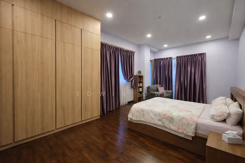1KM TAO NAN SCH ! 3 STRY SEMI DETACHED ! SUPER CONVENIENT LOCATION, EAST COAST RD / TELOK KURAU / MARINE PARADE, 4 Bedrooms, 3,500 sqft, Semi-Detached House For Sale, by Edwin Ow, 500108895 - Bedroom - PropertyGuru.com.sg