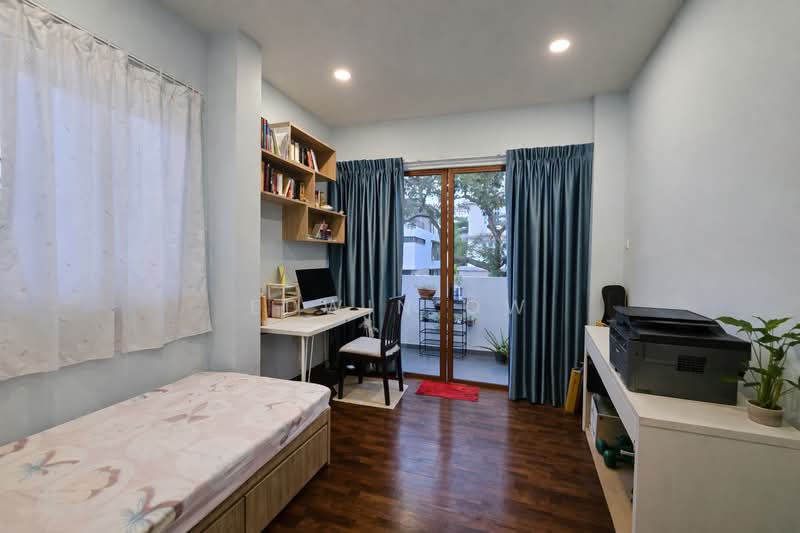 1KM TAO NAN SCH ! 3 STRY SEMI DETACHED ! SUPER CONVENIENT LOCATION, EAST COAST RD / TELOK KURAU / MARINE PARADE, 4 Bedrooms, 3,500 sqft, Semi-Detached House For Sale, by Edwin Ow, 500108895 - Bedroom - PropertyGuru.com.sg