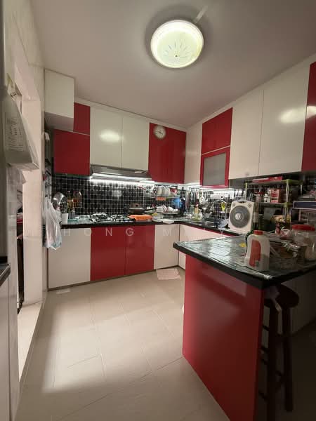 747 Pasir Ris Street 71, 747 Pasir Ris Street 71, 3 Bedrooms, 1,119 sqft, HDB Flat For Sale, by Hong Meiyu, 500108900 - Kitchen - PropertyGuru.com.sg