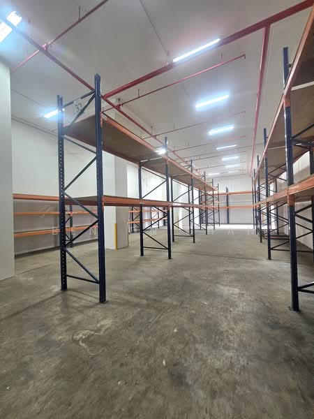 Ground floor Aljunied MRT 5.9m ceiling dual entrance, , 2,800 sqft, Warehouse For Rent, by Benson Chan, 500108903 - Interior - CommercialGuru.com.sg