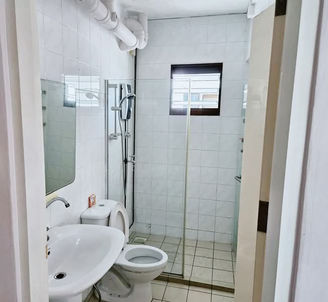 114 Rivervale Walk, 114 Rivervale Walk, 3 Bedrooms, 1,109 sqft, HDB Flat For Rent, by Liz Weng, 500108904 - Bathroom - PropertyGuru.com.sg