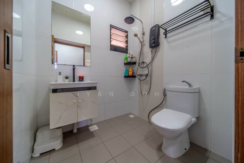 467B Bukit Batok West Avenue 9, 467B Bukit Batok West Avenue 9, 3 Bedrooms, 1,001 sqft, HDB Flat For Sale, by Iyan Goh, 500108911 - Bathroom - PropertyGuru.com.sg