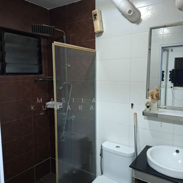 787 Yishun Ring Road, 787 Yishun Ring Road, 3 Bedrooms, 1,313 sqft, HDB Flat For Sale, by Masilamani Kumara Velu, 500108915 - Bathroom - PropertyGuru.com.sg
