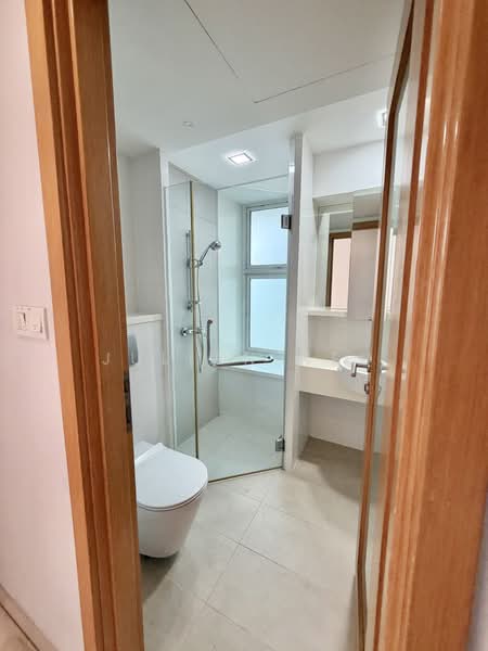 Parc Emily, 9 Mount Emily Road, 2 Bedrooms, 893 sqft, Condominium For Rent, by Julian Neo, 500108916 - Bathroom - PropertyGuru.com.sg