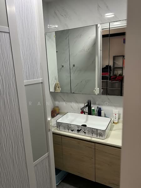 Woodsvale, 1 Woodlands Drive 72, 3 Bedrooms, 1,377 sqft, Condominium For Sale, by Ranten Teo, 500108935 - Bathroom - PropertyGuru.com.sg