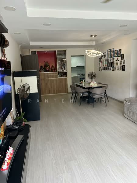 Woodsvale, 1 Woodlands Drive 72, 3 Bedrooms, 1,377 sqft, Condominium For Sale, by Ranten Teo, 500108935 - Living Room - PropertyGuru.com.sg