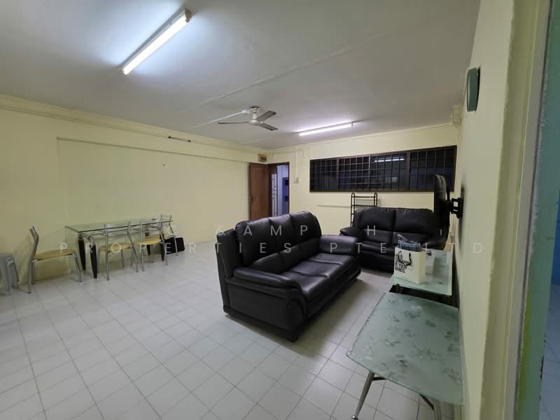 132 Yishun Street 11, 132 Yishun Street 11, 3 Bedrooms, 1,119 sqft, HDB Flat For Sale, by PETER, 500108942 - Living Room - PropertyGuru.com.sg