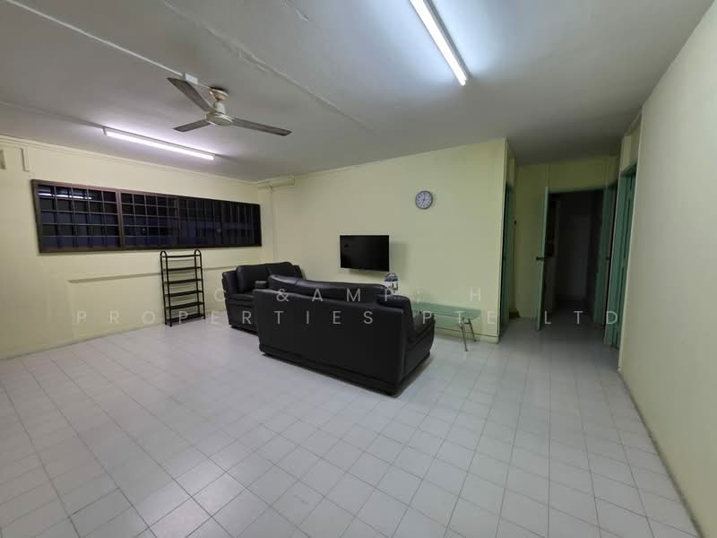 132 Yishun Street 11, 132 Yishun Street 11, 3 Bedrooms, 1,119 sqft, HDB Flat For Sale, by PETER, 500108942 - Living Room - PropertyGuru.com.sg