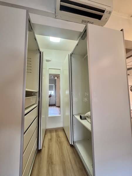 60 Telok Blangah Heights, 60 Telok Blangah Heights, 2 Bedrooms, 872 sqft, HDB Flat For Rent, by Christine Leng凌陈冰如, 500108949 - Walk in wardrobe  - PropertyGuru.com.sg