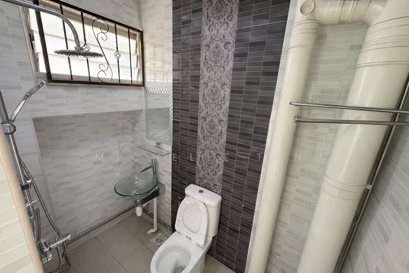 347 Tampines Street 33, 347 Tampines Street 33, 3 Bedrooms, 1,131 sqft, HDB Flat For Sale, by Michelle Tan, 500108962 - Bathroom - PropertyGuru.com.sg