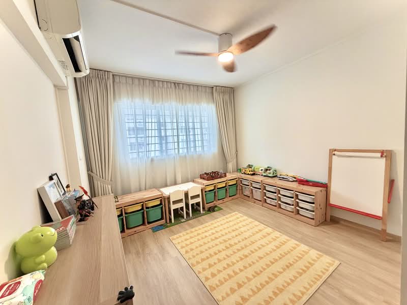 167 Bedok South Avenue 3, 167 Bedok South Avenue 3, 4 Bedrooms, 1,572 sqft, HDB Flat For Sale, by Axel Ang, 500108975 - 2nd floor bedroom 2 - PropertyGuru.com.sg