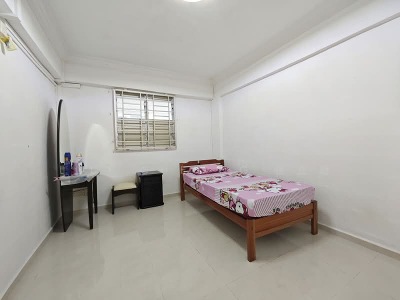 107 Ang Mo Kio Avenue 4, 107 Ang Mo Kio Avenue 4, Room Rental, 120 sqft, HDB Flat For Rent, by Lily Cheong 张立励, 500108977 - Bedroom - PropertyGuru.com.sg