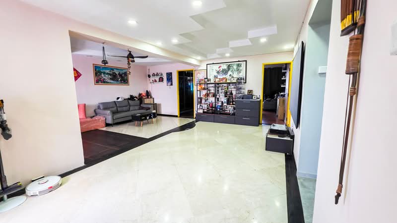 440 Hougang Avenue 8, 440 Hougang Avenue 8, 3 Bedrooms, 1,410 sqft, HDB Flat For Sale, by TJ Chew, 500108979 - Living Room - PropertyGuru.com.sg