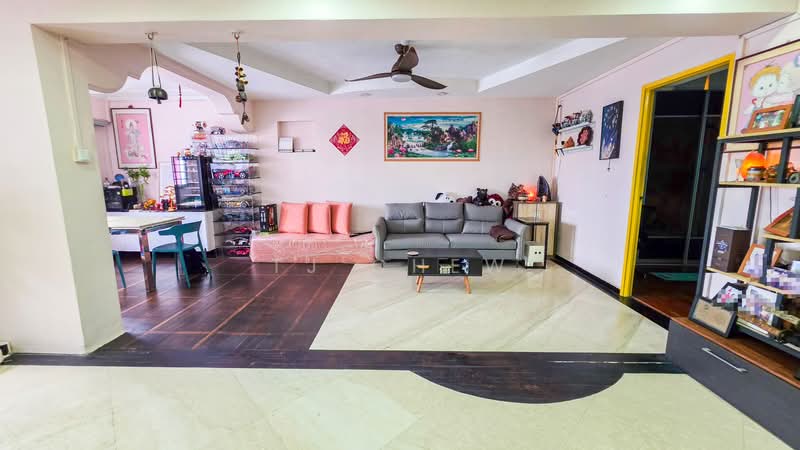 440 Hougang Avenue 8, 440 Hougang Avenue 8, 3 Bedrooms, 1,410 sqft, HDB Flat For Sale, by TJ Chew, 500108979 - Living Room - PropertyGuru.com.sg