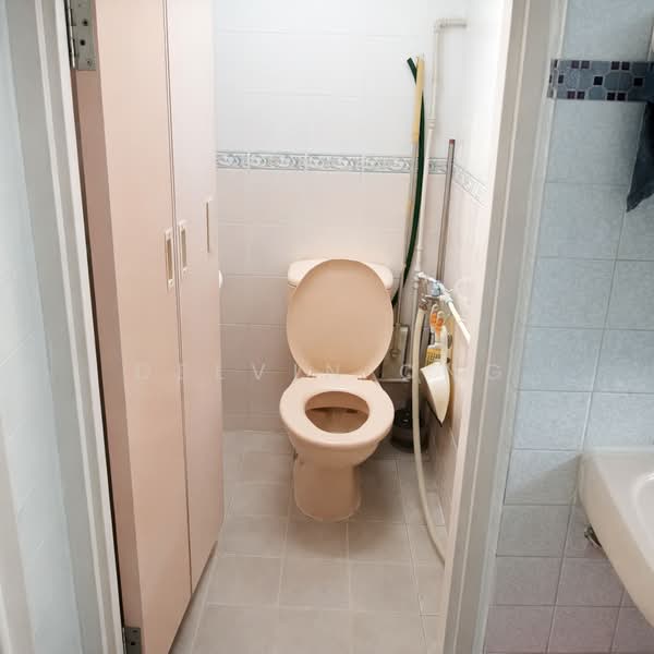 213 Boon Lay Place, 213 Boon Lay Place, 2 Bedrooms, 700 sqft, HDB Flat For Sale, by Delvin Ong, 500108980 - Bathroom - PropertyGuru.com.sg