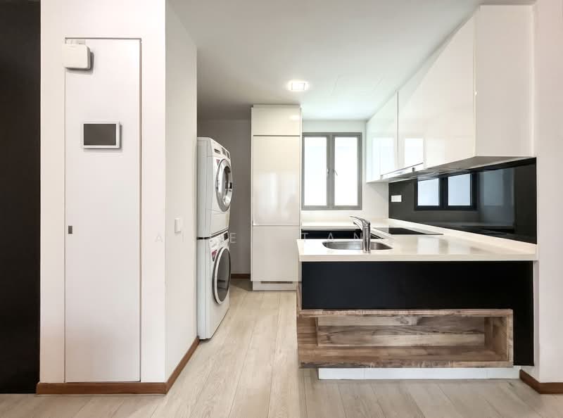 Trevista, 21 Lorong 3 Toa Payoh, 2 Bedrooms, 926 sqft, Condominium For Sale, by Aiden Tang, 500109016 - Kitchen - PropertyGuru.com.sg