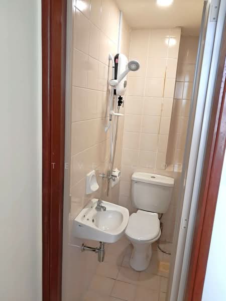 Summerdale, 10 Boon Lay Drive, Room Rental, 120 sqft, Condominium For Rent, by Steven Choo, 500109028 - Bathroom - PropertyGuru.com.sg