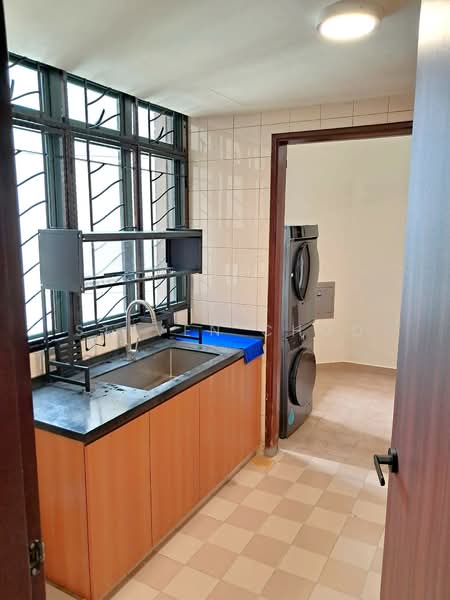 Summerdale, 10 Boon Lay Drive, Room Rental, 120 sqft, Condominium For Rent, by Steven Choo, 500109028 - Kitchen - PropertyGuru.com.sg