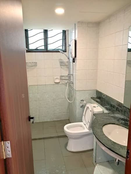 Summerdale, 10 Boon Lay Drive, Room Rental, 120 sqft, Condominium For Rent, by Steven Choo, 500109028 - Bathroom - PropertyGuru.com.sg
