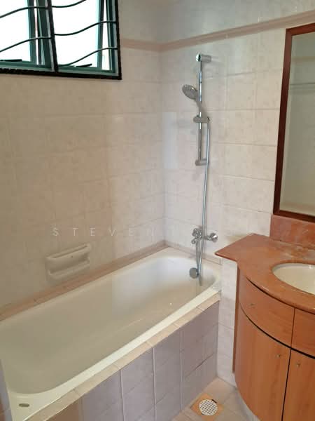 Summerdale, 10 Boon Lay Drive, Room Rental, 120 sqft, Condominium For Rent, by Steven Choo, 500109028 - Bathroom - PropertyGuru.com.sg